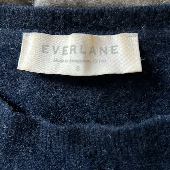 Everlane 100% Cashmere Crew Neck, Navy - Picture 3 of 3